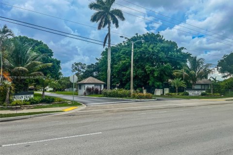 Townhouse in Royal Palm Beach, Florida 2 bedrooms, 110.65 sq.m. № 1800901 - photo 23