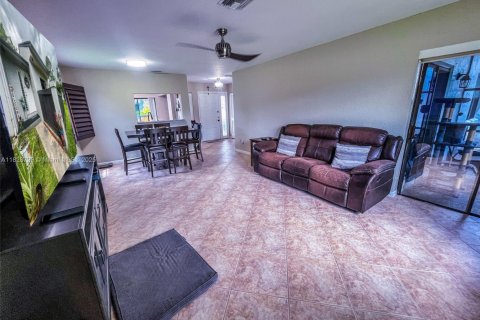 Townhouse in Royal Palm Beach, Florida 2 bedrooms, 110.65 sq.m. № 1800901 - photo 24