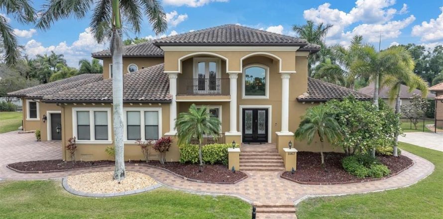 Villa ou maison à Tarpon Springs, Floride 4 chambres, 540.23 m2 № 2103673