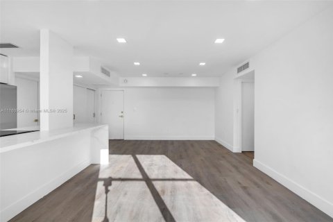 Copropriété à vendre à Sunny Isles Beach, Floride: 2 chambres, 82.87 m2 № 1737769 - photo 24