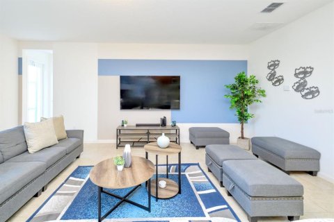 House in Kissimmee, Florida 8 bedrooms, 353.49 sq.m. № 1526817 - photo 4