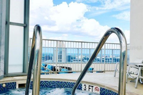 Condo in Orlando, Florida, 3 bedrooms  № 1917401 - photo 9