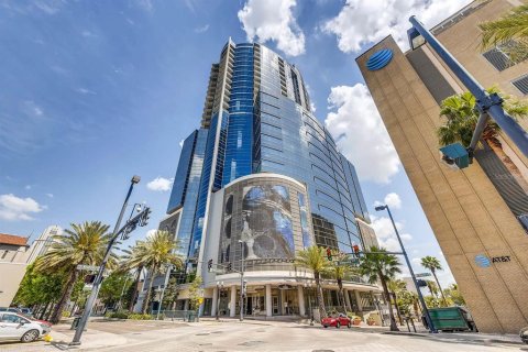 Condo in Orlando, Florida, 3 bedrooms  № 1917401 - photo 1