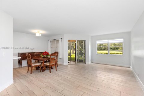Condominio en venta en Pembroke Pines, Florida, 1 dormitorio, 97.08 m2 № 1892228 - foto 1