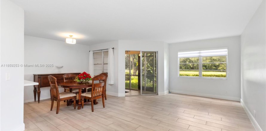 Condominio en Pembroke Pines, Florida, 1 dormitorio № 1892228