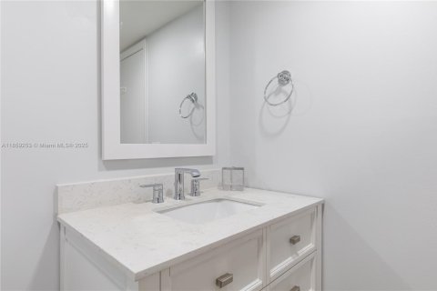 Condominio en venta en Pembroke Pines, Florida, 1 dormitorio, 97.08 m2 № 1892228 - foto 25