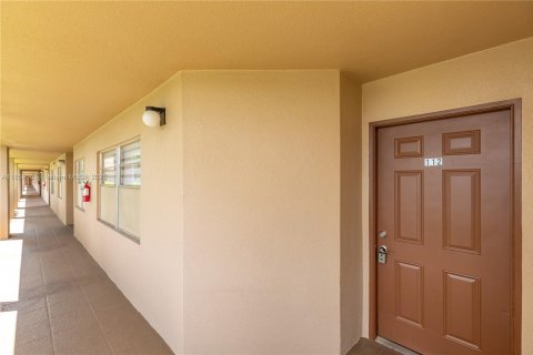 Condominio en venta en Pembroke Pines, Florida, 1 dormitorio, 97.08 m2 № 1892228 - foto 21