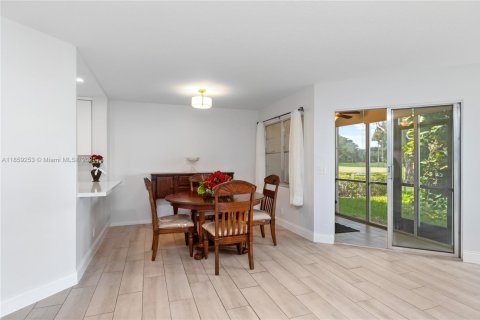 Condominio en venta en Pembroke Pines, Florida, 1 dormitorio, 97.08 m2 № 1892228 - foto 9
