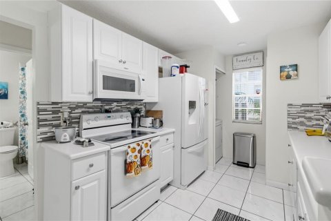 Купить кондоминиум в Кэсселберри, Флорида 6 комнат, 106.93м2, № 2229582 - фото 14