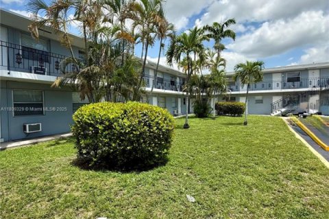 Appartement à louer à Fort Lauderdale, Floride: 1 chambre, 1277.87 m2 № 1752100 - photo 3