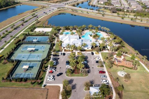 House in Apollo Beach, Florida 2 bedrooms, 147.16 sq.m. № 1827231 - photo 4