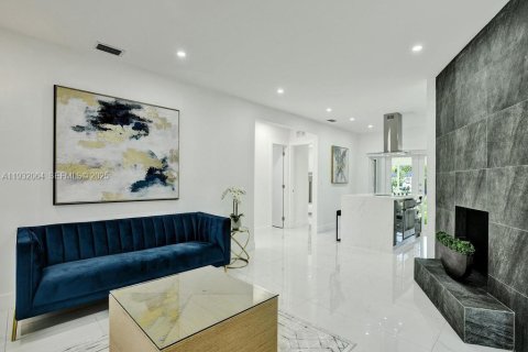 Casa en alquiler en El Portal, Florida, 4 dormitorios, 119.57 m2 № 1990769 - foto 4