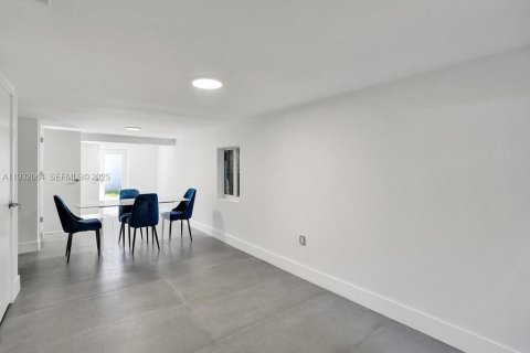 Casa en alquiler en El Portal, Florida, 4 dormitorios, 119.57 m2 № 1990769 - foto 14