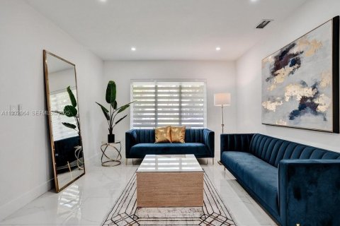 Casa en alquiler en El Portal, Florida, 4 dormitorios, 119.57 m2 № 1990769 - foto 3