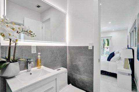 Casa en alquiler en El Portal, Florida, 4 dormitorios, 119.57 m2 № 1990769 - foto 26