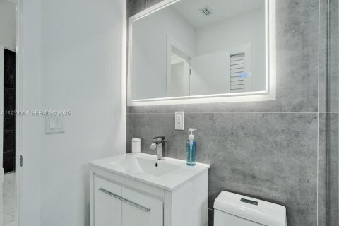 Casa en alquiler en El Portal, Florida, 4 dormitorios, 119.57 m2 № 1990769 - foto 29