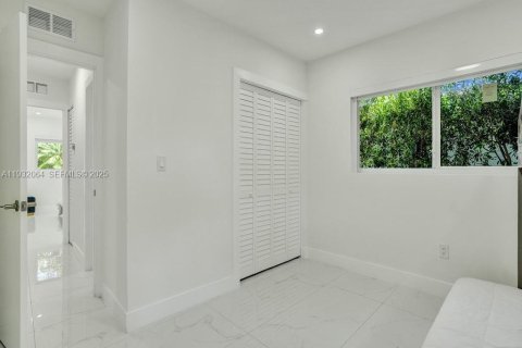 Casa en alquiler en El Portal, Florida, 4 dormitorios, 119.57 m2 № 1990769 - foto 23