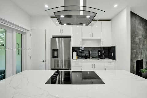 Casa en alquiler en El Portal, Florida, 4 dormitorios, 119.57 m2 № 1990769 - foto 10