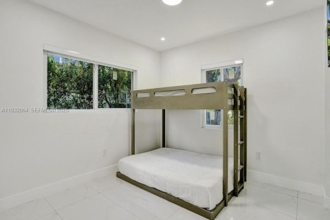 Casa en alquiler en El Portal, Florida, 4 dormitorios, 119.57 m2 № 1990769 - foto 24