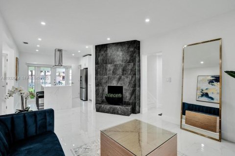 Casa en alquiler en El Portal, Florida, 4 dormitorios, 119.57 m2 № 1990769 - foto 5