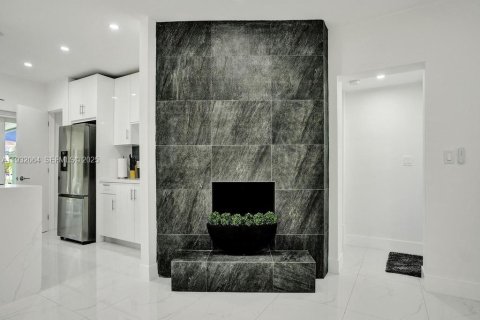 Casa en alquiler en El Portal, Florida, 4 dormitorios, 119.57 m2 № 1990769 - foto 6