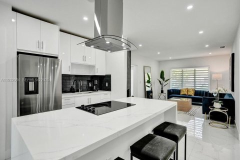 Casa en alquiler en El Portal, Florida, 4 dormitorios, 119.57 m2 № 1990769 - foto 8