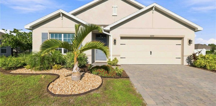 House in Punta Gorda, Florida 4 bedrooms, 171.5 sq.m. № 2320962