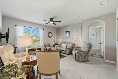 House in Punta Gorda, Florida 4 bedrooms, 171.5 sq.m. № 2320962 - photo 6