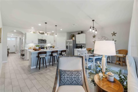 House in Punta Gorda, Florida 4 bedrooms, 171.5 sq.m. № 2320962 - photo 8