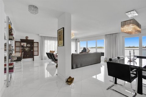 Appartement à louer à Bal Harbour, Floride: 3 chambres, 278.71 m2 № 1999371 - photo 4