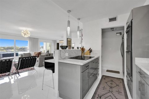 Appartement à louer à Bal Harbour, Floride: 3 chambres, 278.71 m2 № 1999371 - photo 7