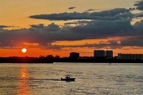 Appartement à Bal Harbour, Floride 3 chambres, 278.71 m2 № 1999371