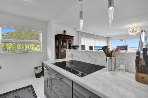 Appartement à louer à Bal Harbour, Floride: 3 chambres, 278.71 m2 № 1999371 - photo 6