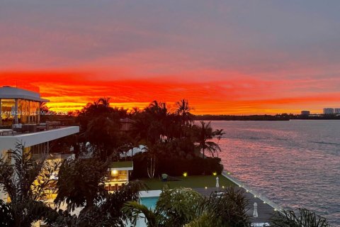 Appartement à louer à Bal Harbour, Floride: 3 chambres, 278.71 m2 № 1999371 - photo 2