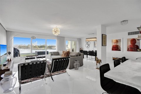 Appartement à louer à Bal Harbour, Floride: 3 chambres, 278.71 m2 № 1999371 - photo 3