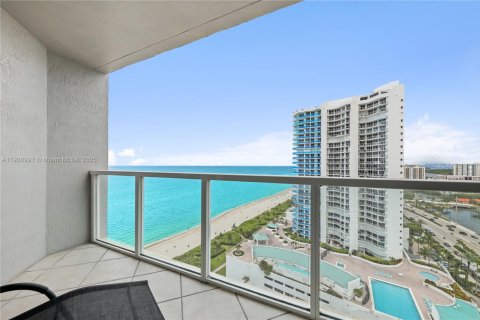 Condominio en venta en Sunny Isles Beach, Florida, 2 dormitorios, 117.61 m2 № 1953501 - foto 3