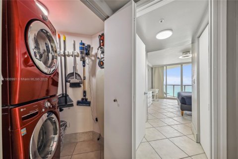 Condominio en venta en Sunny Isles Beach, Florida, 2 dormitorios, 117.61 m2 № 1953501 - foto 11