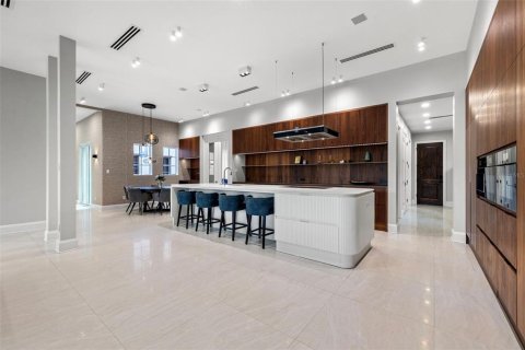 House in Saint Petersburg, Florida 5 bedrooms, 653.01 sq.m. № 921622 - photo 14