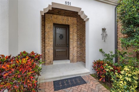 House in Saint Petersburg, Florida 5 bedrooms, 653.01 sq.m. № 921622 - photo 3