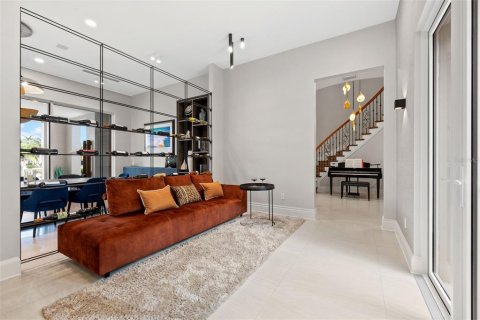 House in Saint Petersburg, Florida 5 bedrooms, 653.01 sq.m. № 921622 - photo 10