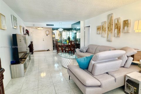 Снять в аренду кондоминиум в Санни-Айлс-Бич, Флорида 2 спальни, 100.98м2, № 1992263 - фото 9