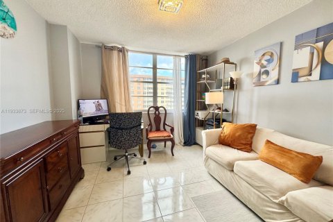 Снять в аренду кондоминиум в Санни-Айлс-Бич, Флорида 2 спальни, 100.98м2, № 1992263 - фото 17