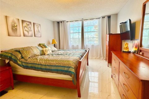 Снять в аренду кондоминиум в Санни-Айлс-Бич, Флорида 2 спальни, 100.98м2, № 1992263 - фото 16