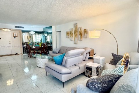 Снять в аренду кондоминиум в Санни-Айлс-Бич, Флорида 2 спальни, 100.98м2, № 1992263 - фото 10