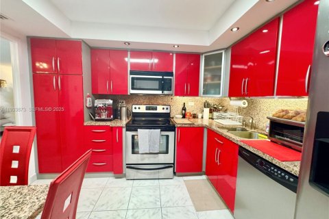 Снять в аренду кондоминиум в Санни-Айлс-Бич, Флорида 2 спальни, 100.98м2, № 1992263 - фото 4