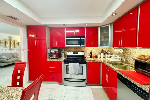 Снять в аренду кондоминиум в Санни-Айлс-Бич, Флорида 2 спальни, 100.98м2, № 1992263 - фото 6