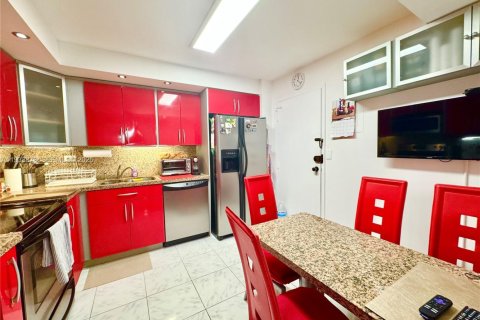 Снять в аренду кондоминиум в Санни-Айлс-Бич, Флорида 2 спальни, 100.98м2, № 1992263 - фото 5