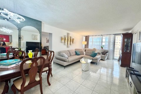 Снять в аренду кондоминиум в Санни-Айлс-Бич, Флорида 2 спальни, 100.98м2, № 1992263 - фото 11