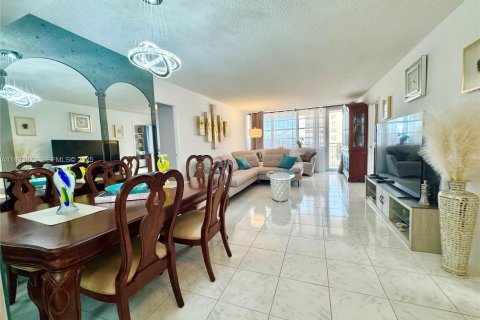 Снять в аренду кондоминиум в Санни-Айлс-Бич, Флорида 2 спальни, 100.98м2, № 1992263 - фото 12