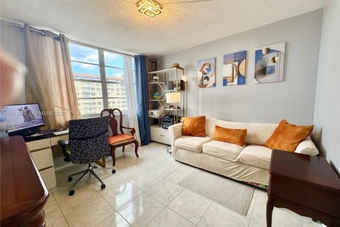 Снять в аренду кондоминиум в Санни-Айлс-Бич, Флорида 2 спальни, 100.98м2, № 1992263 - фото 18